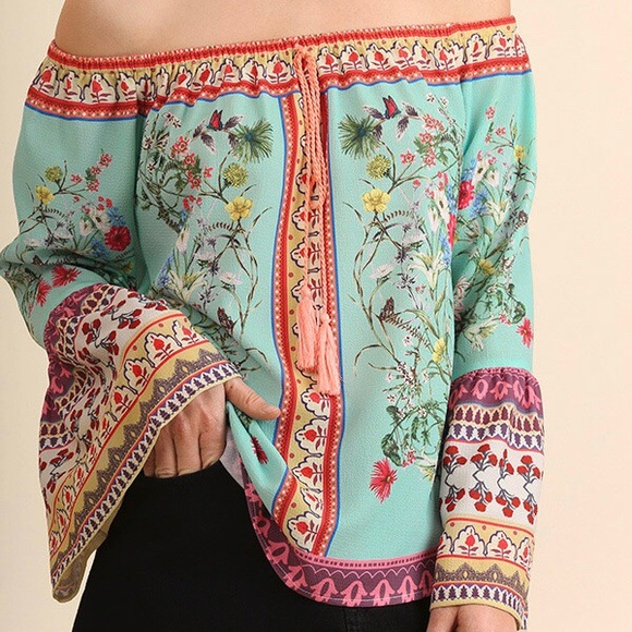 Boutique Tops - 🔥LAST ONE🔥 🆕 NWT Floral Print Off Shoulder Top